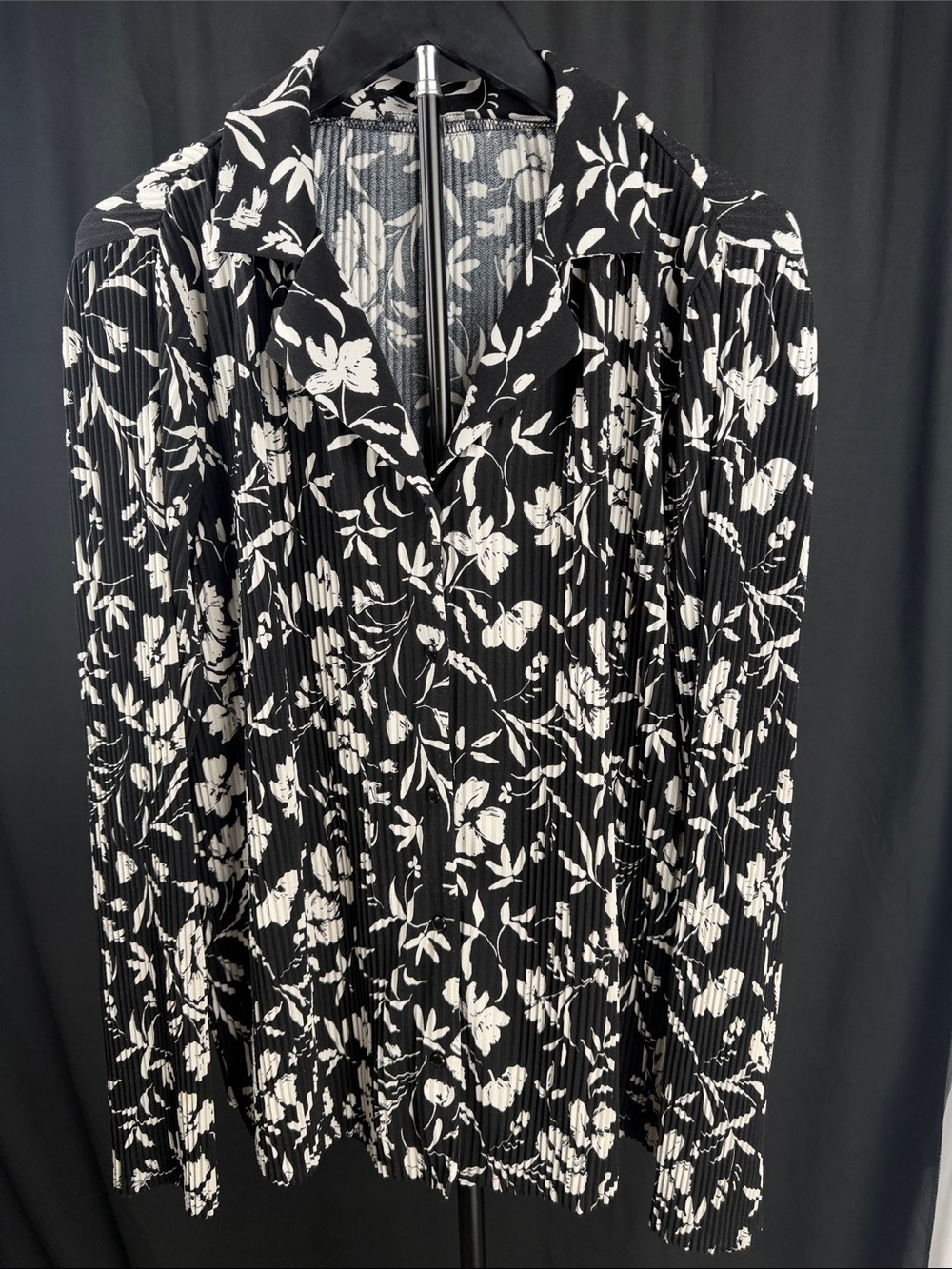 Adrianna Papell Black with White Floral Pleated Long-Sleeve Shirt Dress